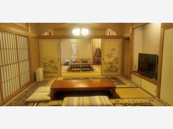 趣ある設えを楽しめる本格的な続き和室