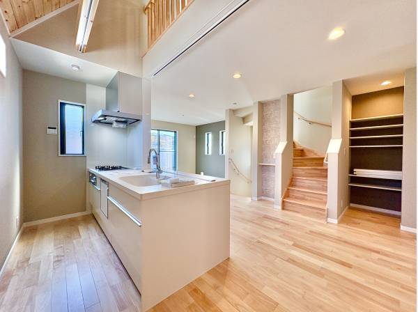 ロフトもありとても開放感がございます