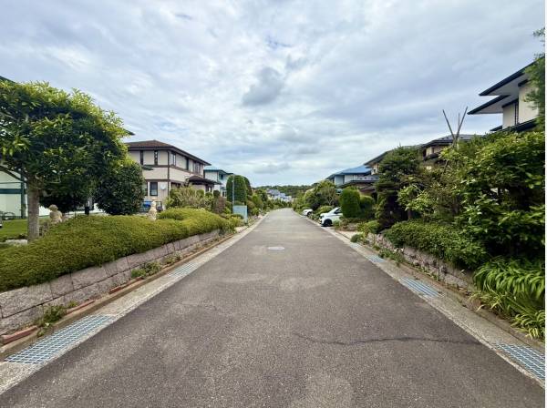 前面道路も広く暮らしやすいです！