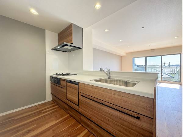 リビングを見渡せるカウンターキッチン