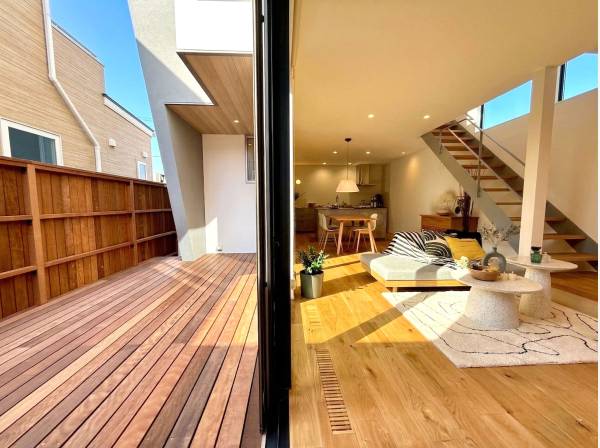 フラットで繋がります