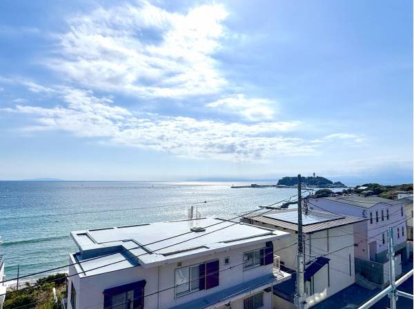 パノラマな海の景色が広がるルーフバルコニー