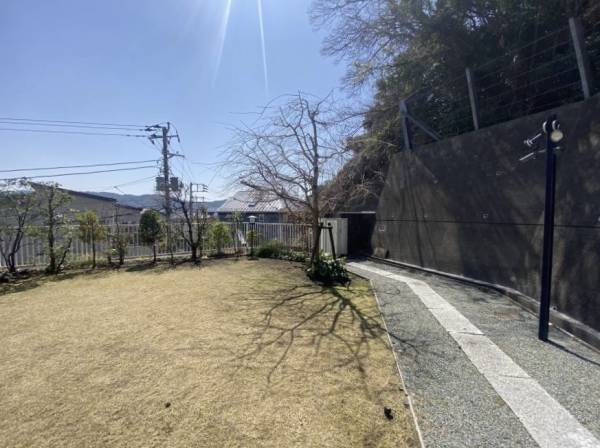 200坪を超える大型の敷地はお庭贅沢に確保