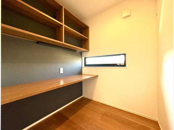 書斎スペースもございます。