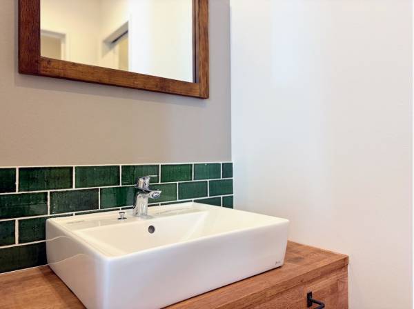 タイル張りのおしゃれな造作洗面台