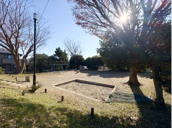 西鎌倉三丁目公園まで徒歩1分（約10ｍ）