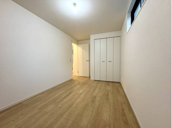 縦に広がるレイアウトが生むシンプルで使いやすい一室