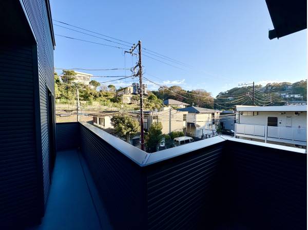 バルコニーはゆとりがあり開放感を感じれます