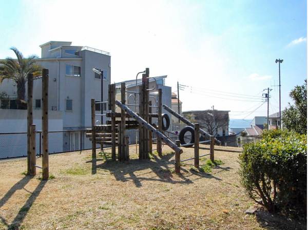 七里ガ浜東ニ丁目公園まで約30m・徒歩約1分！