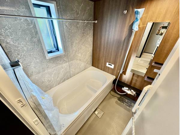 お風呂には浴室乾燥機が付いております！