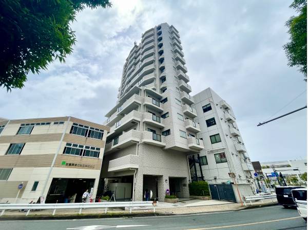 住環境が整う駅前に位置します