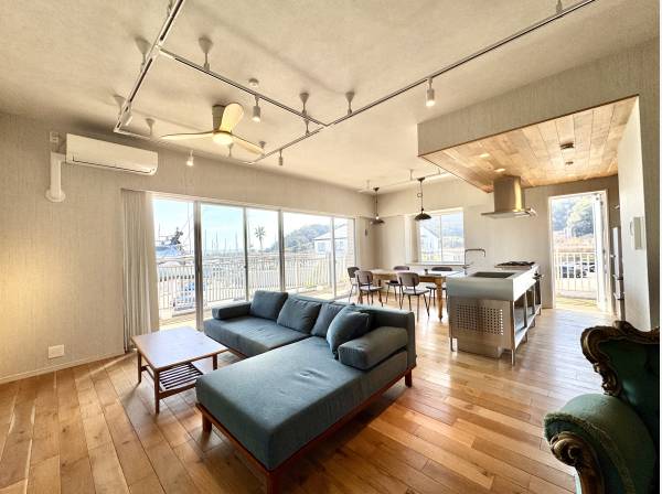 家族が集まってもゆとりある広さ