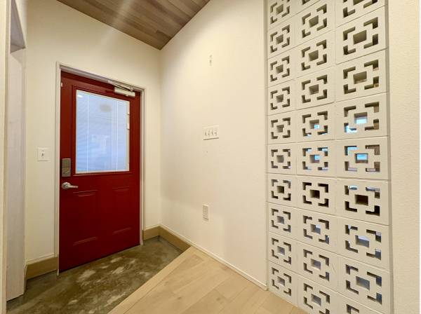 花ブロックを用いた玄関ホール