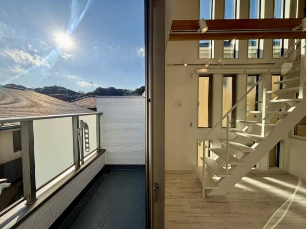 自然を感じるワイドバルコニー