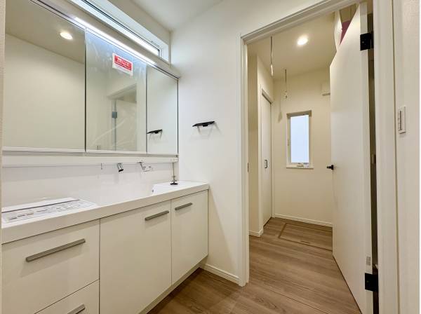 水回りが一カ所に集約されているため、生活動線が整っております