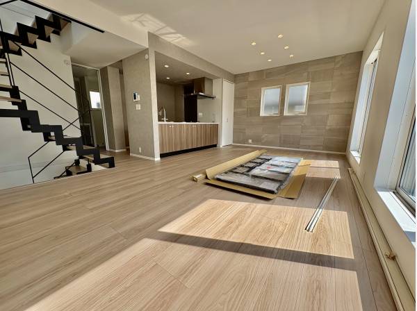 LDKも広々としており、窓も大きいので、より開放的な気分になりますよ！