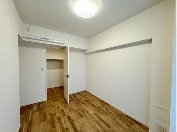 6帖の洋室ウォークインクローゼット付き