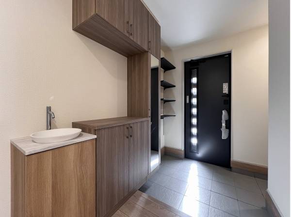 お洒落なウェルカムシンクは帰宅後すぐに手を洗えて便利