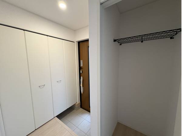 玄関の収納スペースはタップリです！