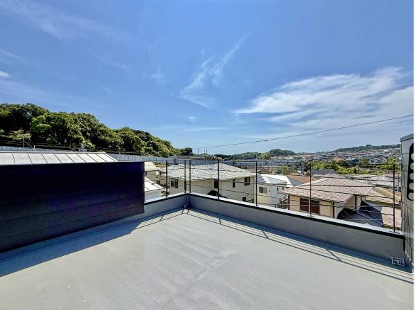 屋上のスカイバルコニーも水栓付きで多目的にご利用いただけます