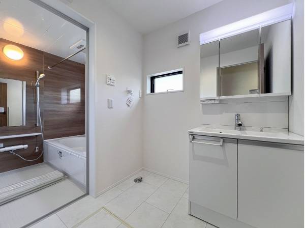 水回りは清潔感のあるデザイン