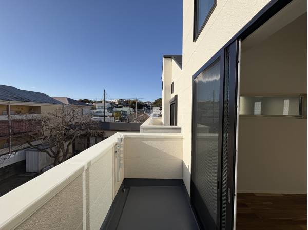 2階洋室も日当たりも良好です。