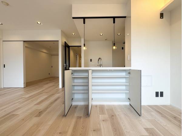 インテリアを愉しむための隠れた収納も嬉しいポイント