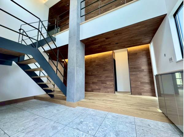 広くて開放感を感じるエントランス！