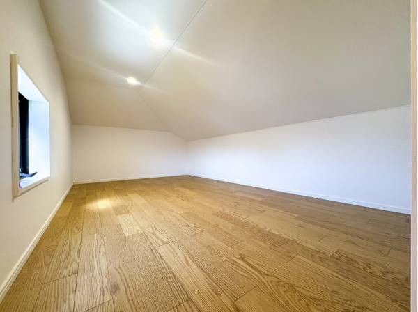 5帖のロフトは窓があり明るい印象です