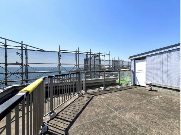 海を一望できるルーフバルコニーでBBQはいかがですか？