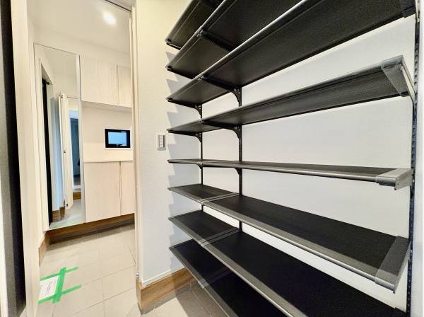 シューズクロークも広いですよ。