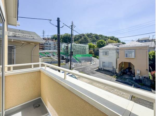 遮る建物がなく緑が彩る伸びやかな景色を愉しめます