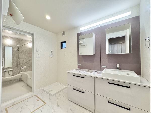 毎日使う場所だから、機能的で使いやすさに配慮したパウダールーム