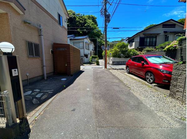 前面道路になります。