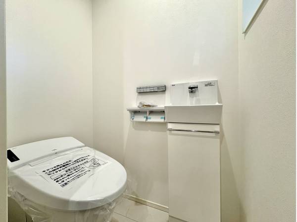 手洗いカウンター付きのタンクレストイレ