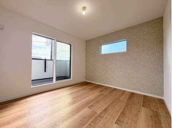 2階洋室はアクセントクロスでおしゃれに