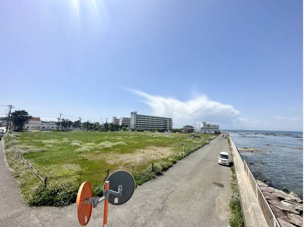 前面道路は広々約7.4m！