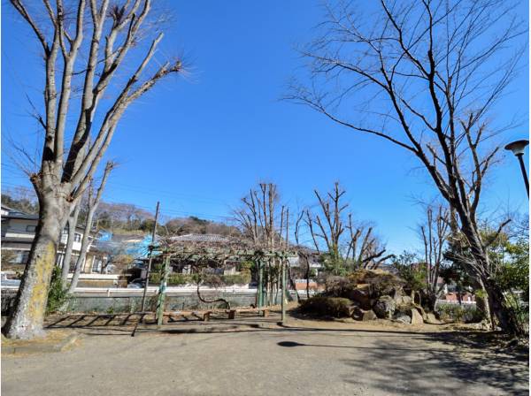 石原谷戸公園まで徒歩3分（約170m）