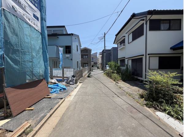 前面道路です
