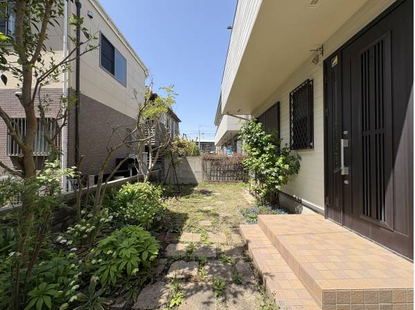 南向きのお庭が広がります。ガーデニングも愉しめます