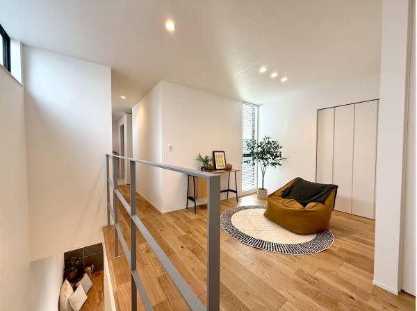 階段を上がるとフリースペース