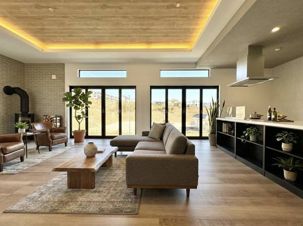 天井高で開放的なLDK。家具等はCGで作成したイメージです。