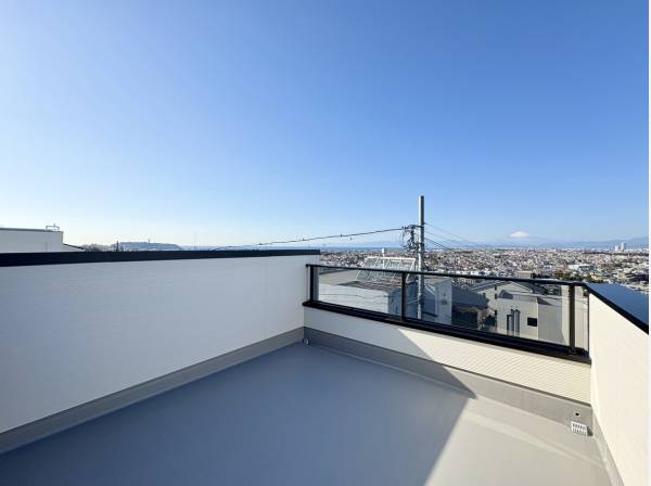 広い空と富士山・相模湾・江ノ島も見えました！