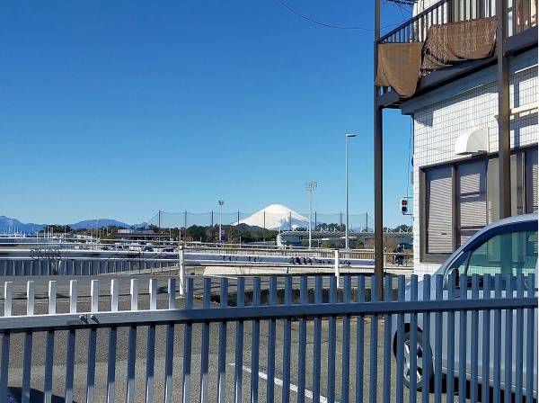 富士山を望む1階5帖洋室からの眺望