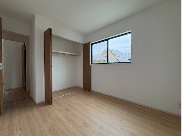 収納豊富な洋室