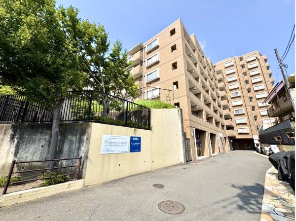 2000年築となるマンション
藤沢ヒルズ