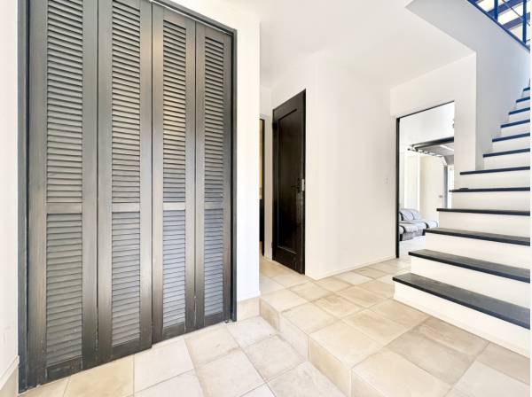 開放感ある玄関エントランス