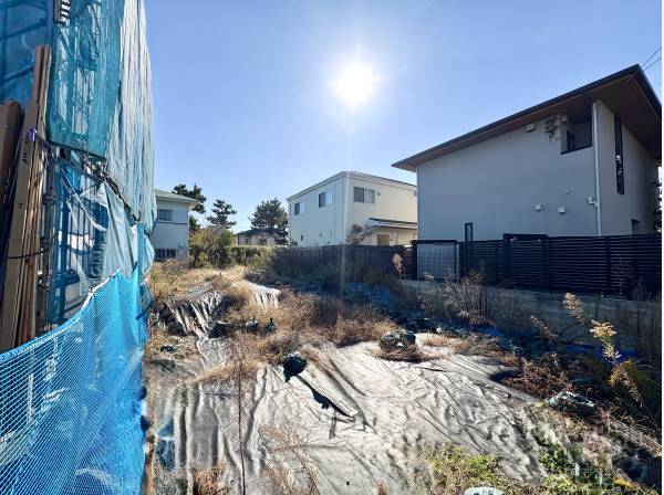 静けさの中に穏やかな光が降り注ぐ場所