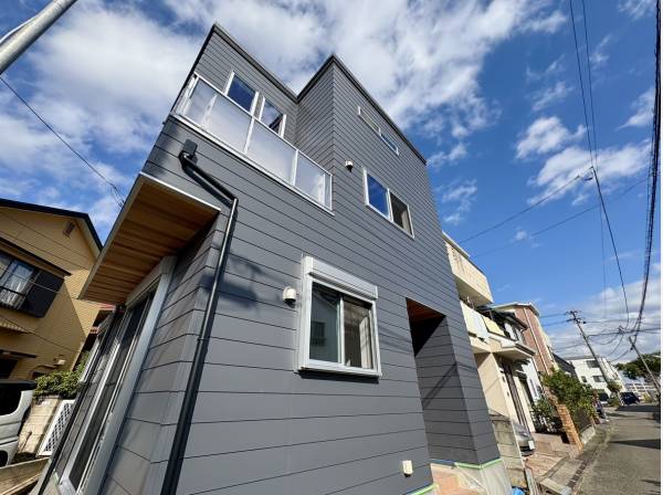 グレーを基調としたスタイリッシュな外観