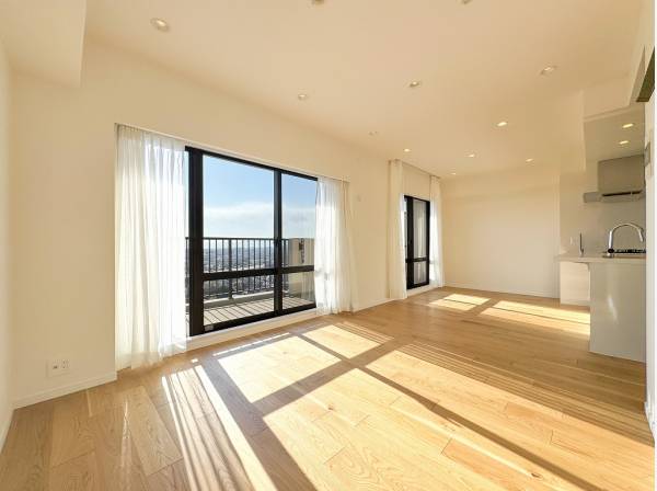 明るい陽だまりに満たされた居心地の良いLDK